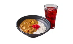 Curry Rice Donburi with Red Iced Tea