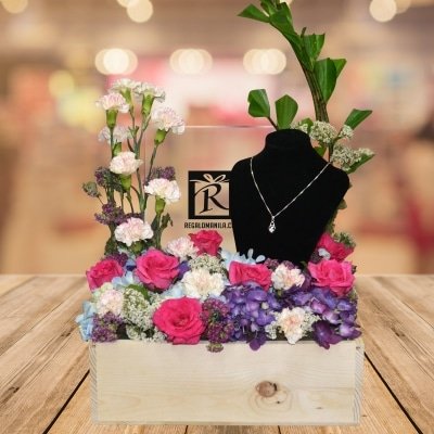 Luna - Silver Necklace and Flower Gift Box