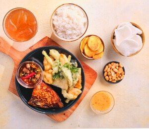 1/4 Crispy Bangus Ala Pobre + Crispy Pinakbet Solo Meal