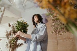 How To Extend The Lifespan Of Cut Flowers? 